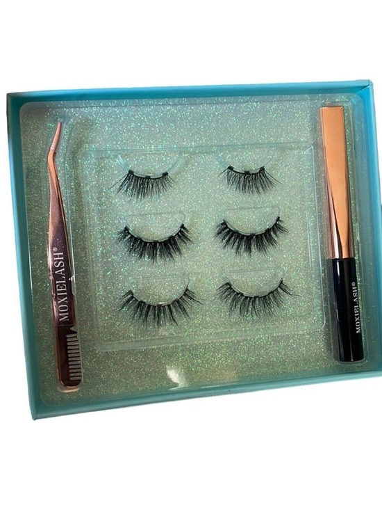 MoxieLash Other - “Happy Kit” by MoxieLash with 30 count Magnetic eyeliner removal swabs